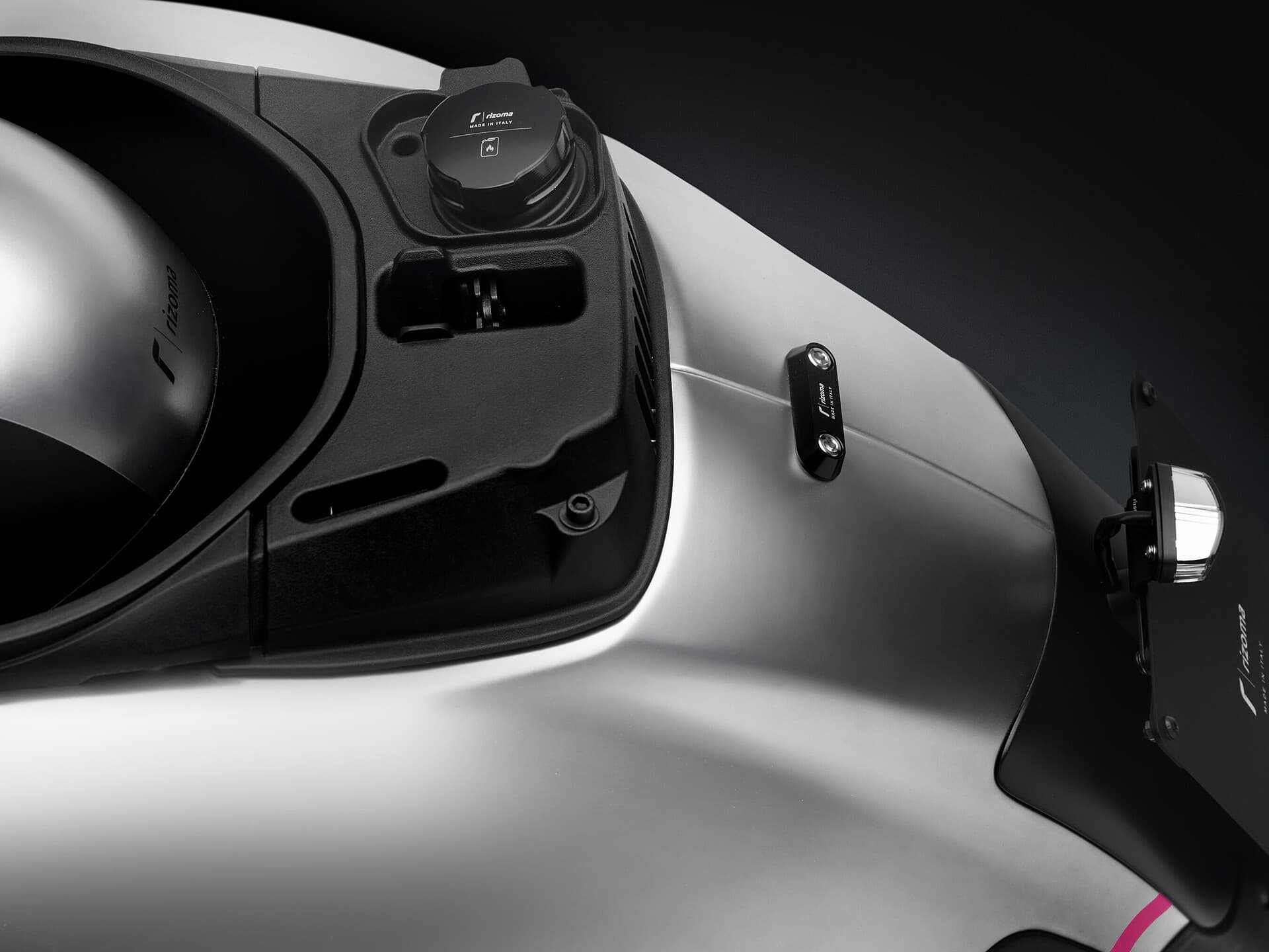 RIZOMA fuel cap product reference image