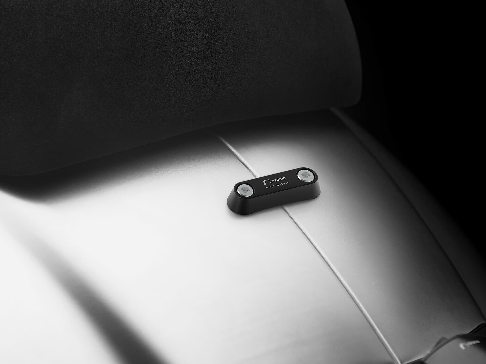 RIZOMA rear handle tag ZVP021B product photo